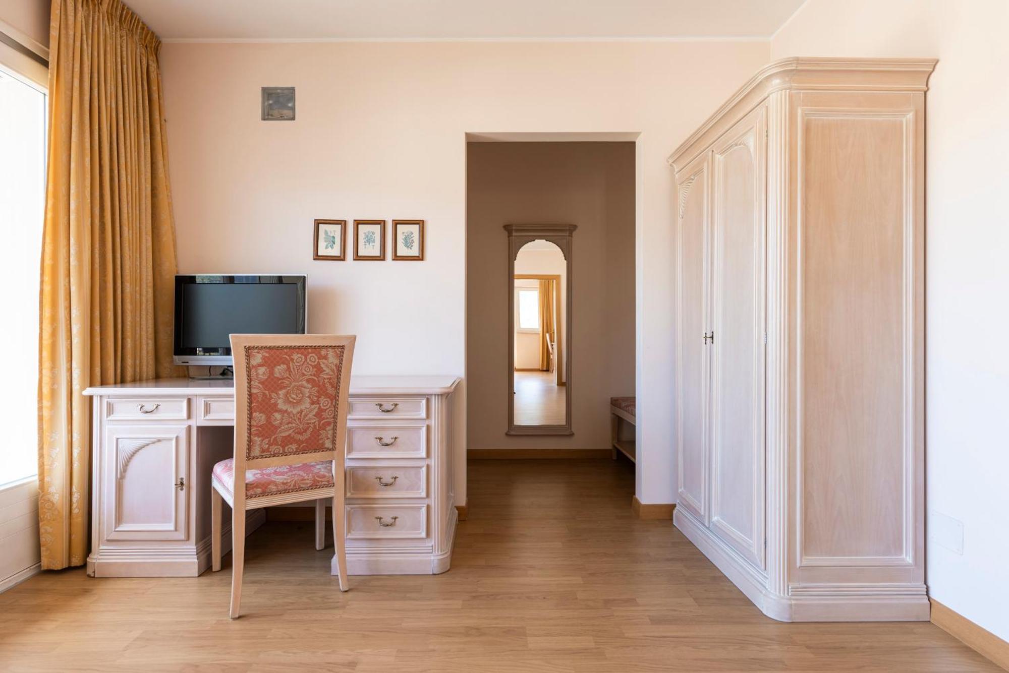 Weingarten Terlan - Rooms & Breakfast Phòng bức ảnh